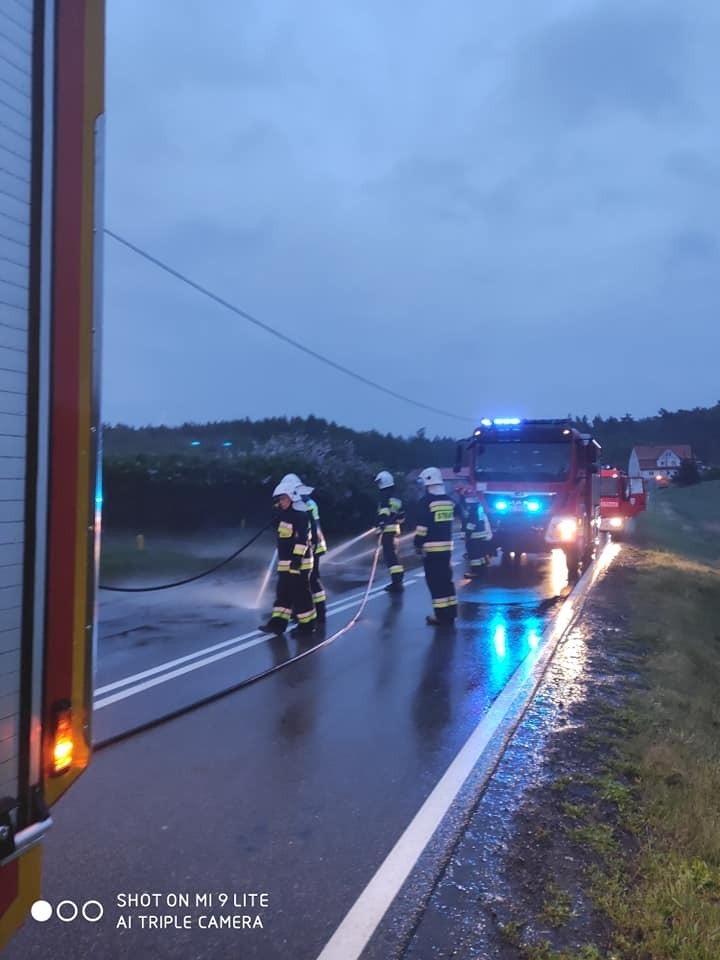 Około trzech godzin zajęło strażakom z Człuchowa, Polnicy,...