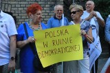 Drugi dzień protestów w obronie sądów w Toruniu