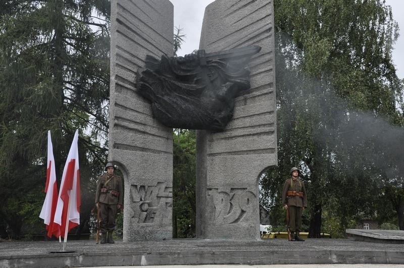 Oświęcim. Pamiętają o bohaterach wojny obronnej 1939 roku. Uroczystość w rocznicę bitwy o Rajsko, oddali hołd poległym żołnierzom [ZDJĘCIA]