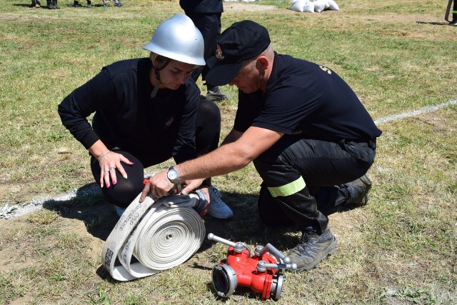 Dwanaście drużyn męskich i kobiecych weźmie udział  w Powiatowych Zawodach Sportowo Pożarniczych Ochotniczych Straży Pożarnych w Sandomierzu, jakie odbędą się w niedzielę 4 września na stadionie miejskim. Początek o godzinie 14.