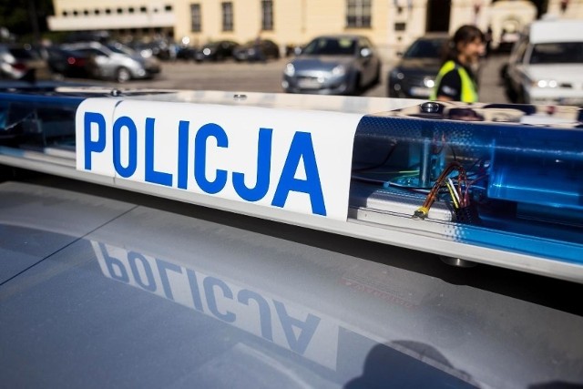 W jednym z mieszkań na Bydgoskim Przedmieściu w Toruniu policjanci zatrzymali 27-latka, który ukrywał się przed organami ścigania, chcąc uniknąć odsiadki za handel narkotykami