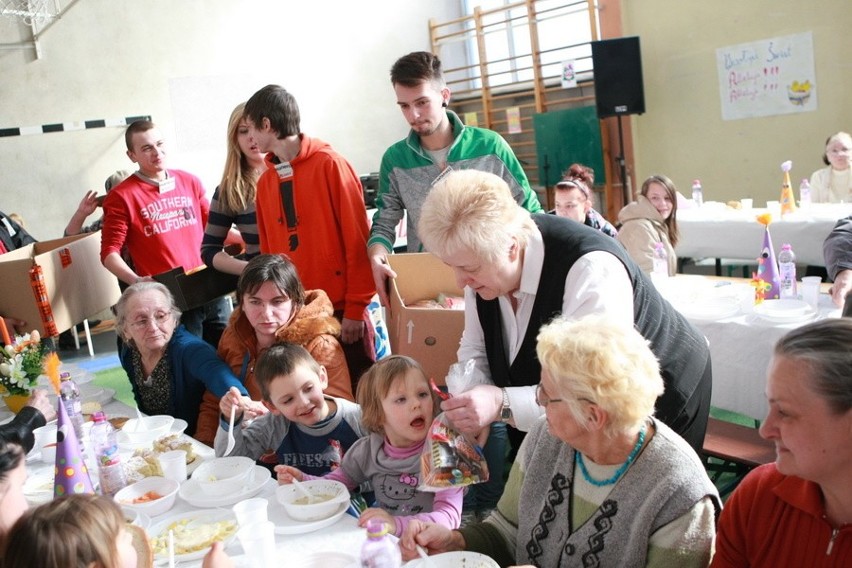 Śniadanie wielkanocne Caritas w Słupsku