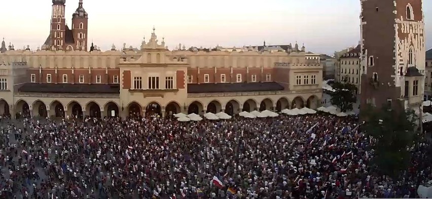 Kraków. Wielki protest na Rynku Głównym w obronie sądów