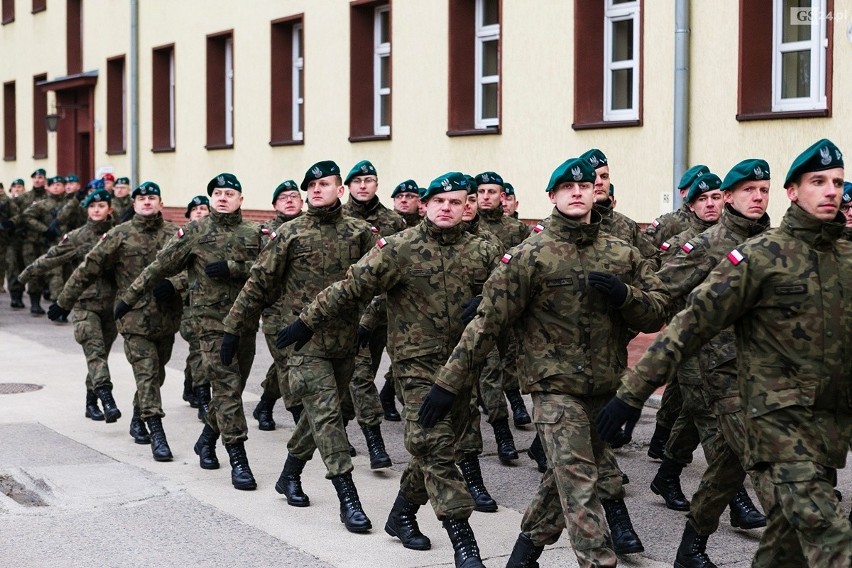 Żołnierze ze Szczecina wyruszają do Iraku. Wracają za pół roku [ZDJĘCIA, WIDEO] 