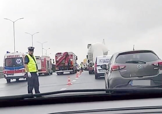 Do groźnego wypadku samochodowego doszło na trasie DTŚ w Świętochłowicach