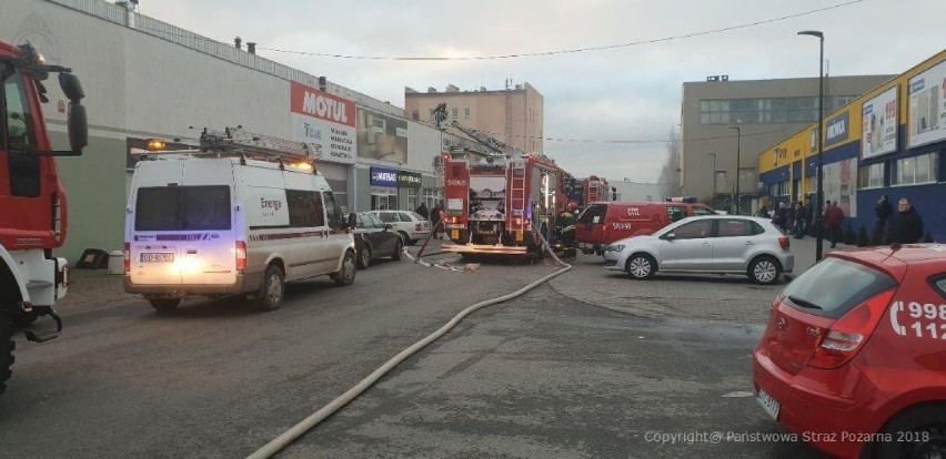 Tczew: przez pożar ewakuowano firmy przy ul. Jagiellońskiej 55! [ZDJĘCIA] 