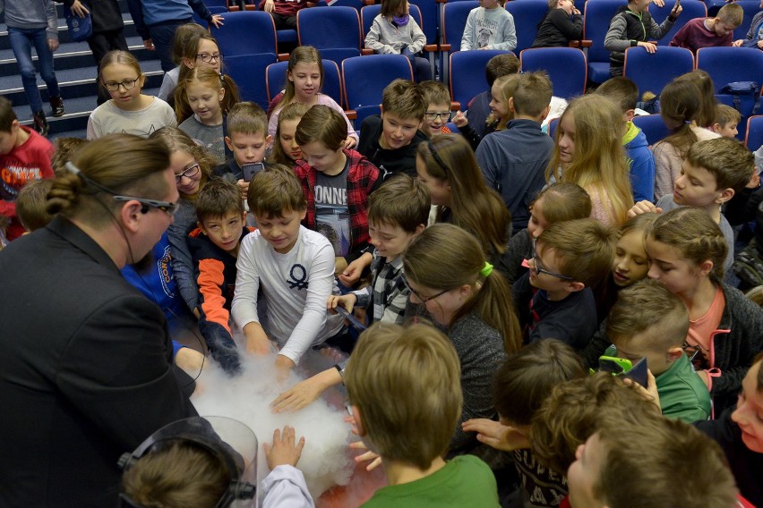 Dziecięca Politechnika Opolska. Wykład o kriogenice w...