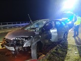 Wypadek na wiadukcie nad autostradą A4 w Wierzchosławicach koło Tarnowa. Kierowca rozbitego forda miał 2 promile alkoholu