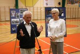 Czesława Stępniewska i Zdzisław Włodarczyk w drodze na lekkoatletyczne mistrzostwa Europy weteranów