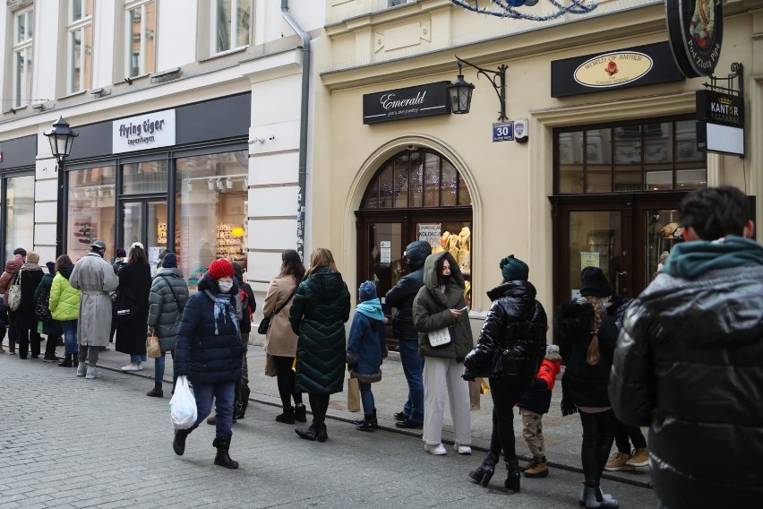 Kraków. Mieszkańcy wolny weekend wykorzystali na spacery po Starym Mieście i bulwarach [ZDJĘCIA]