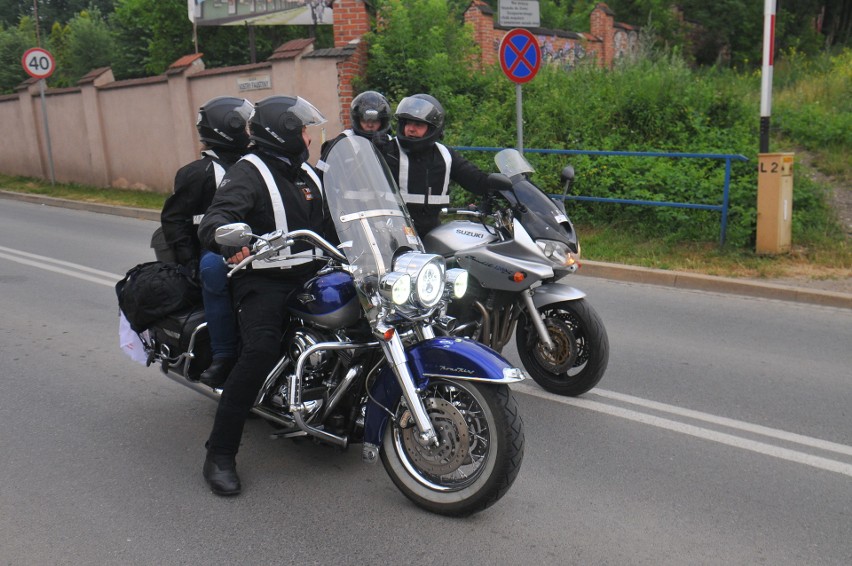 Kraków. Pielgrzymka motocyklistów wyruszyła z Krakowa do Koryntu, gdzie zapłonie Iskra Miłosierdzia
