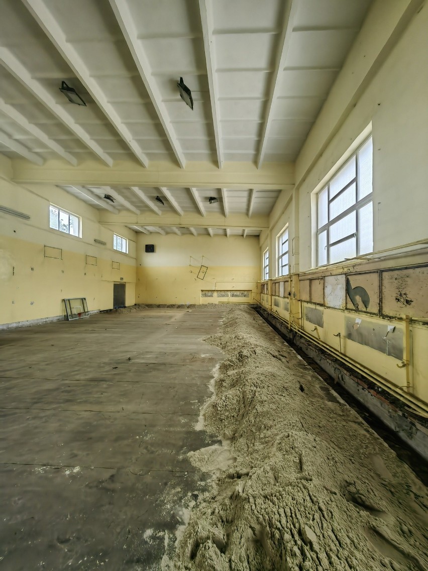 Ruszył remont sali gimnastycznej przy Zespole Szkół w Grójcu. Odnowione zostaną też szatnie i korytarz. Zobacz zdjęcia