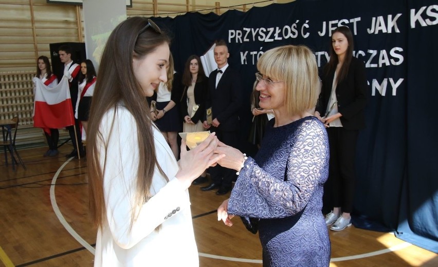 Maturzyści pożegnali IV liceum Ogólnokształcące w Kielcach