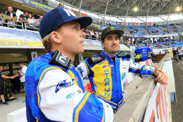 Zespoły Michaela Jepsena Jensena (z lewej) i Chrisa Holdera (z prawej) wygrały swoje pierwsze mecze w play off Elitserien