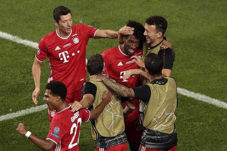 Robert Lewandowski gol na YouTube (WIDEO). Lazio Rzym - Bayern Monachium 1:4. Liga Mistrzów skrót