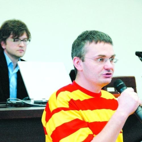 Mateusz Zmyślony z "Eskadry&#8221; w koszulce Jagiellonii przekonywał, że Białystok ma mocne strony. Już dziś możemy chwalić się właśnie Jagiellonią, ale także... Bojarami, który trzeba ocalić.