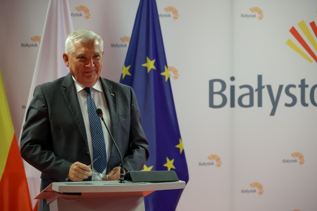 Prezydent Tadeusz Truskolaski podczas poniedziałkowej sesji Rady Miasta Białystok
