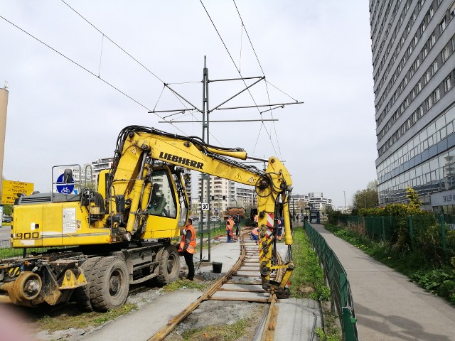W sobotę, 30 kwietnia, rozpoczęły się kolejne prace związane z budową linii tramwajowej z Krowodrzy Górki do Górki Narodowej. W związku z nimi wstrzymany został ruch tramwajowy do pętli "Krowodrza Górka".