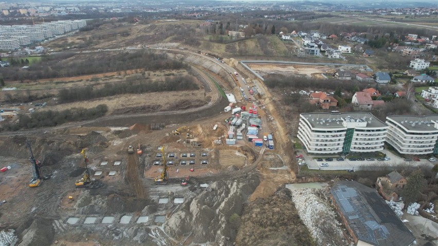 Kraków. Trwa wielkie oczyszczanie terenu pod pętlę tramwajową na Górce Narodowej ZDJĘCIA