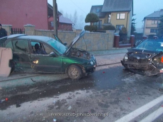 Wypadek na ul. Kościuszki w Proszowicach. Zdjęcia dzięki uprzejmości KP PSP w Proszowicach