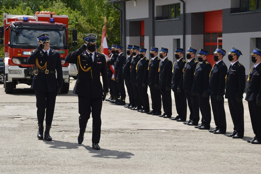 Dzień Strażaka w Starachowicach. Były awanse i odznaczenia - zobacz kto je otrzymał [ZDJĘCIA]