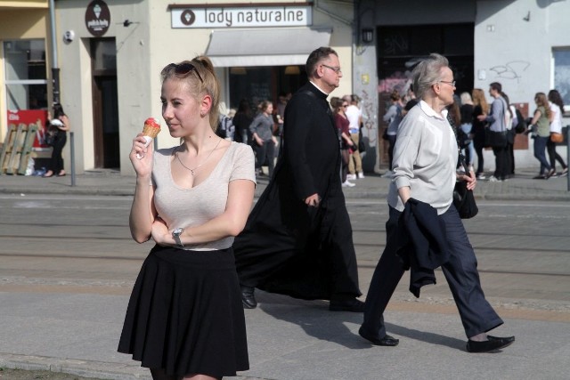 Kolejki po lody coraz większe