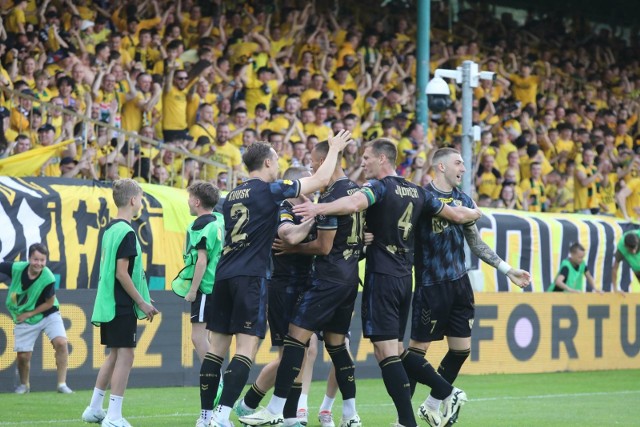 Piłkarze GKS Katowice zagrają w Gdyni o bezpośredni awans do PKO Ekstraklasy!Zobacz kolejne zdjęcia. Przesuwaj zdjęcia w prawo - naciśnij strzałkę lub przycisk NASTĘPNE