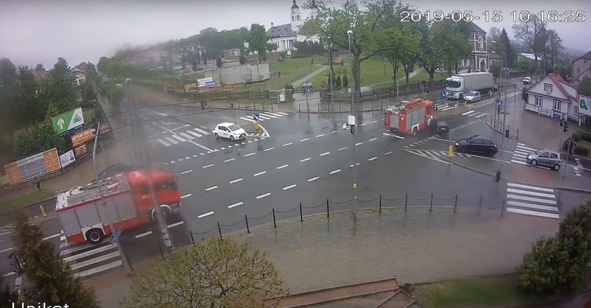 Kamery monitoringu Sokółka zarejestrowały wypadek wozu...