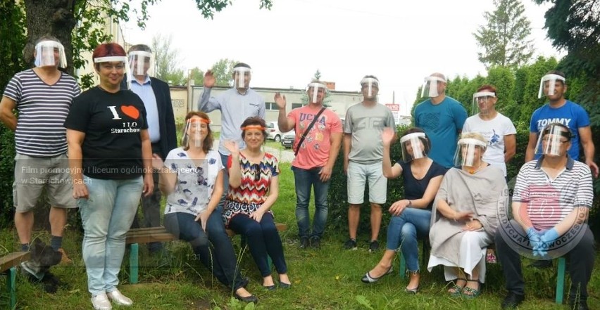 Nauczyciele z I Liceum Ogólnokształcącego w Starachowicach w niezwykły sposób pożegnali się z uczniami (WIDEO)