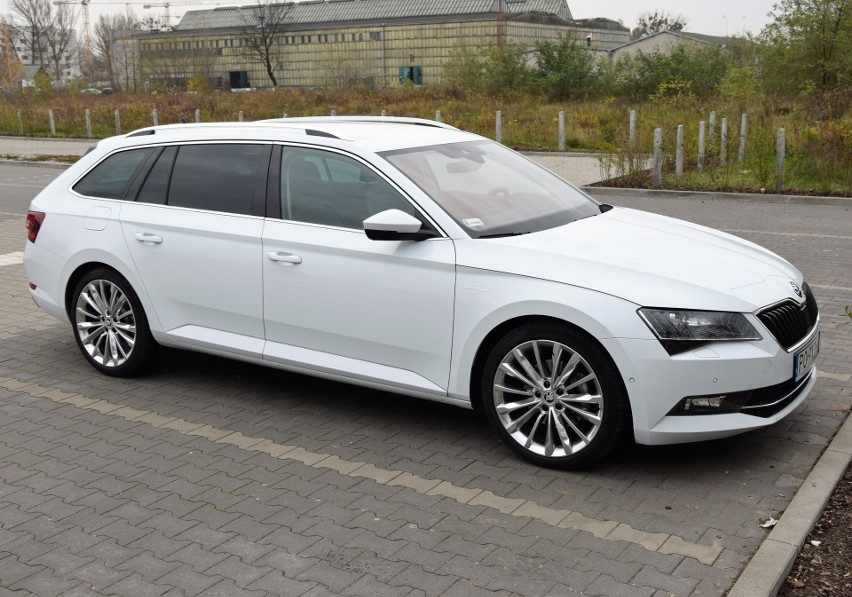 Skoda Superb Combi 2.0 TSI Laurin&Klement z 220-konnym...