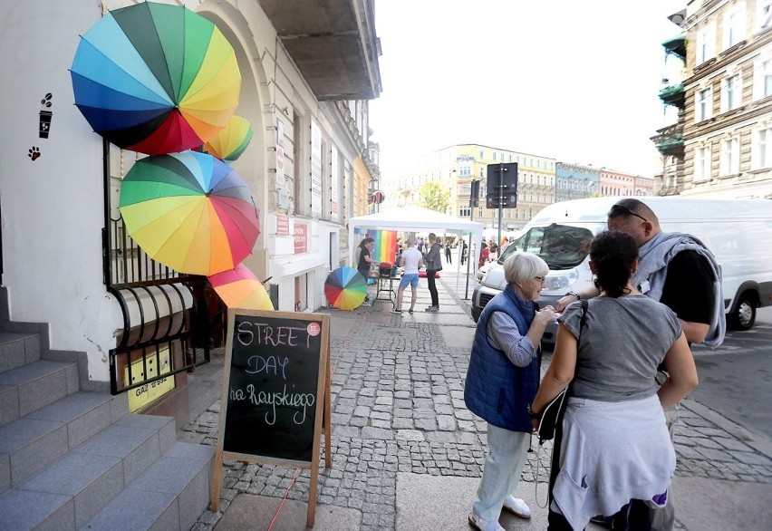 Zabawa na ul. Rayskiego w Szczecinie. Ta ulica znowu ożyła [ZDJĘCIA]