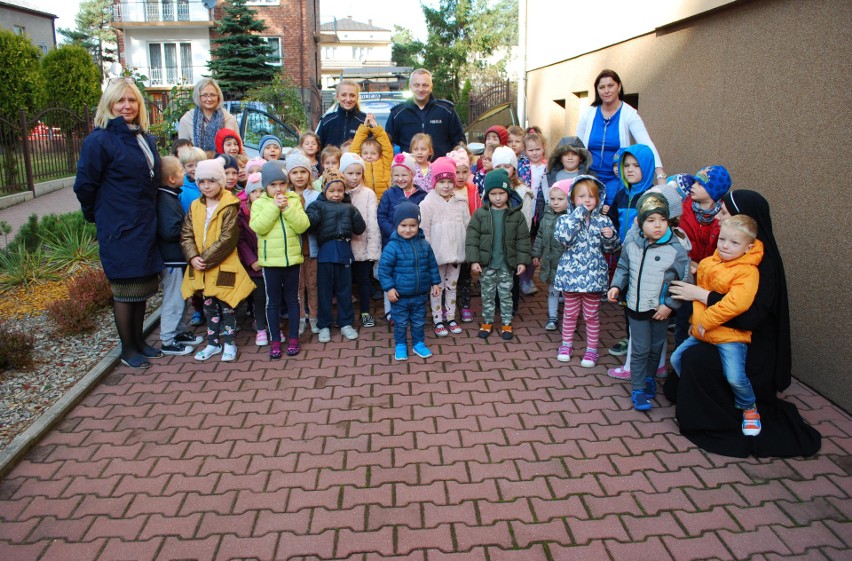 Policjanci odwiedzili przedszkolaków w gminie Olkusz. Uczyli ich bezpieczeństwa