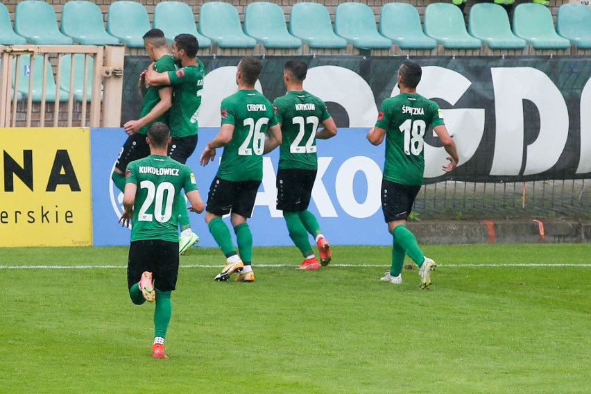 Górnik Łęczna zagra o ekstraklasę. Łęcznianie pewnie pokonali u siebie Sandecję Nowy Sącz i powalczą w barażach. Zobacz zdjęcia