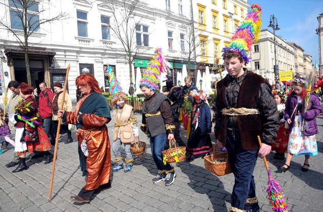 Chłopcy przebrani za pucheroki przyjechali ze wsi Trojanowice