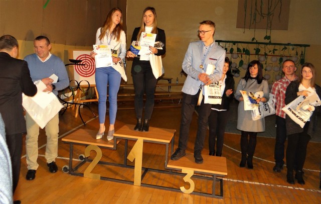 Podium w kategorii szkół ponadgimnazjalnych (od lewej): Daria Ranecka, Anna Szymkowicz i Rafał Jurczyński.