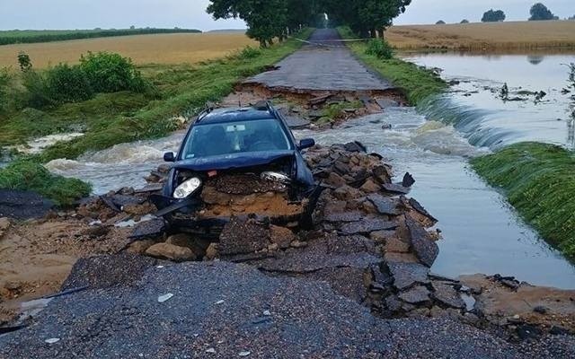 IMGW ostrzega przed burzami z gradem. Ostrzeżenia dla 13 powiatów 29.07.2019