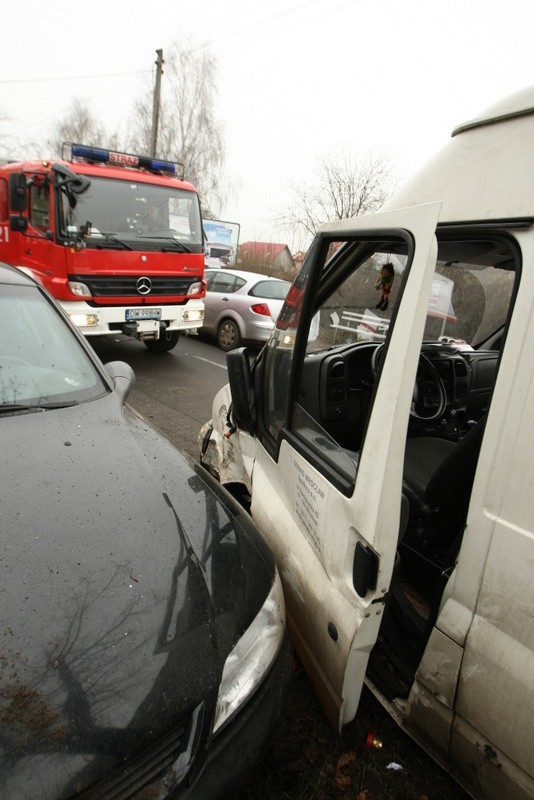 Wrocław: Wypadek na Kowalskiej. Dwie osoby ranne (ZDJĘCIA)