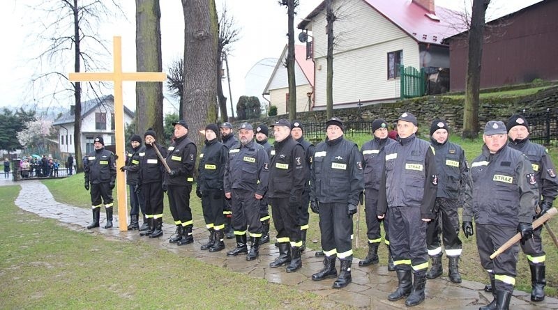 Bobowa. Droga Krzyżowa odprawiona na ulicach miasta