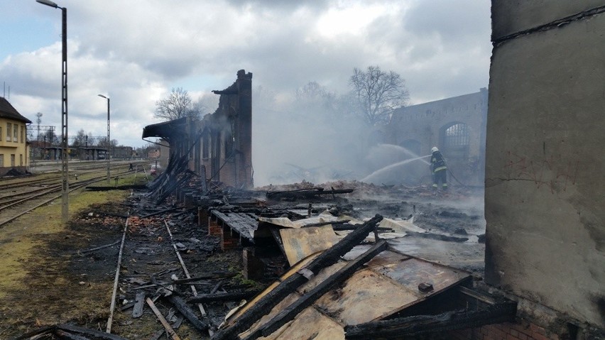 Zobacz, co zostało ze spalonego magazynu w Sulechowie (zdjęcia) 
