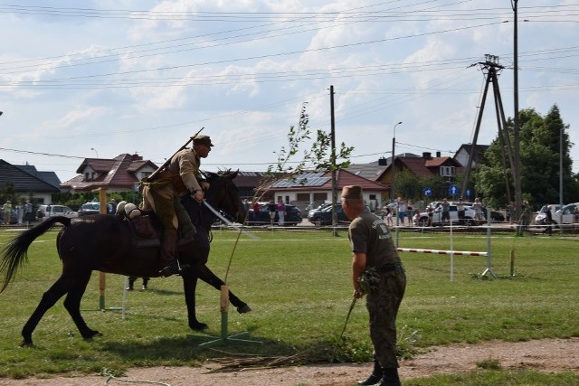 II Amatorskie Zawody w Powożeniu Zaprzęgami Konnymi Regionu Podlasia. Zgromadzone osoby mogły podziwiać widowiskowe zawody oraz pokazy.