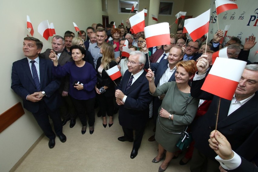 Wieczór wyborczy w sztabie Prawa i Sprawiedliwości [TRANSMISJA NA ŻYWO]