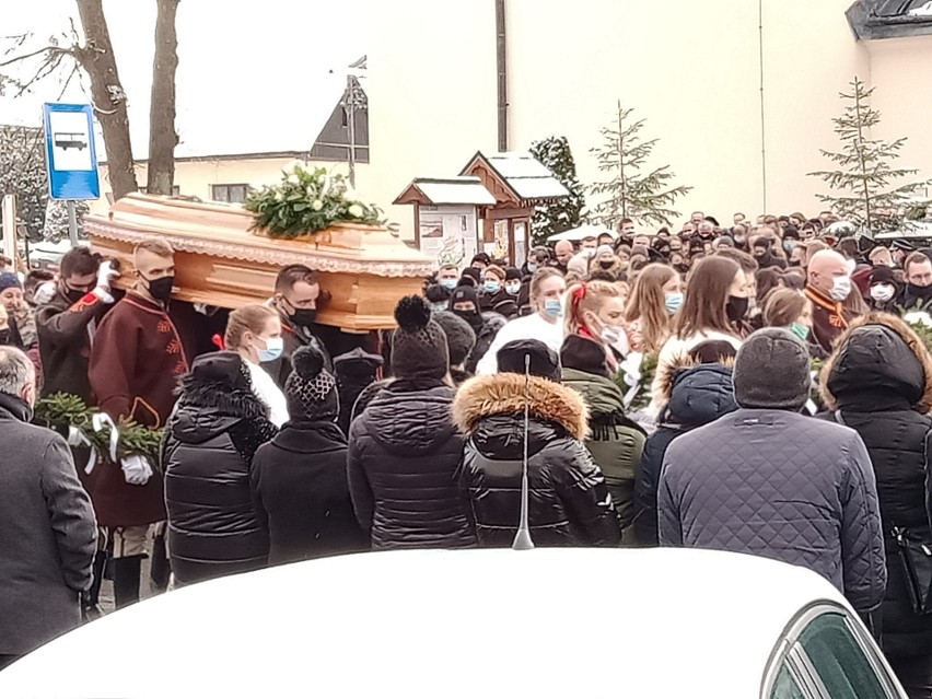 Pogrzeb trójki ofiar tragicznego wypadku w Nowej Białej