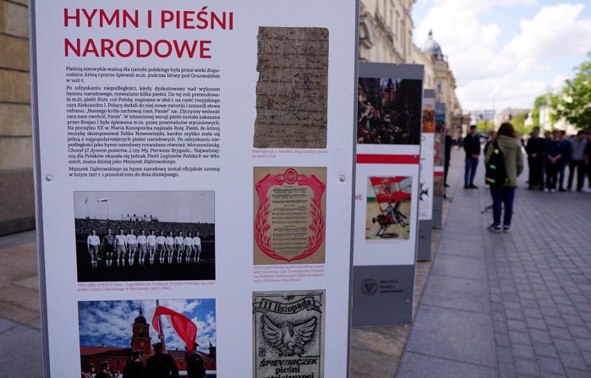 Prezentacja wystawy IPN "Polskie Symbole Narodowe" na placu...
