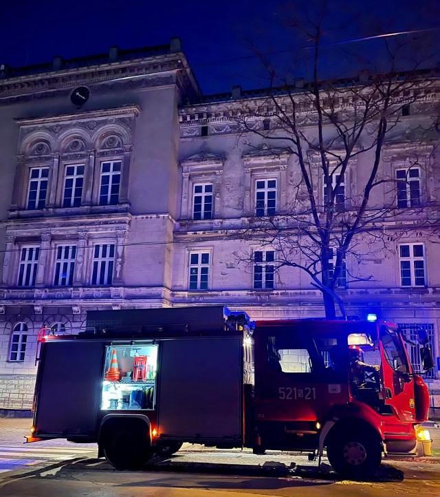 Strażacy w Mysłowicach otrzymali zgłoszenie - w Urzędzie Miejskim miał zostać podłożony ładunek wybuchowy.