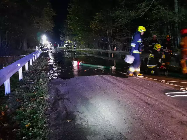 Pęknięcie zapory wodnej w miejscowości miejscowość Świętoborzec