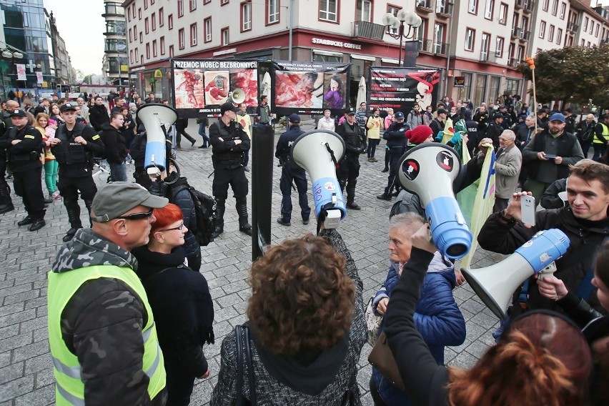 Czarny Wtorek we Wrocławiu. Marsz i protest w Rynku [ZDJĘCIA]