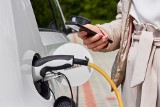 W czym kierowcom samochodów elektrycznych pomaga aplikacja ORLEN Charge?  