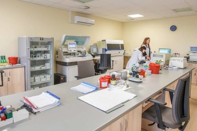 Wielkopolskie Centrum Pulmonologii i Torakochirurgii w Poznaniu dostanie 80 tysięcy złotych na zakup specjalnego aparatu, który umożliwi przeprowadzanie większej liczby testów na koronawirusa
