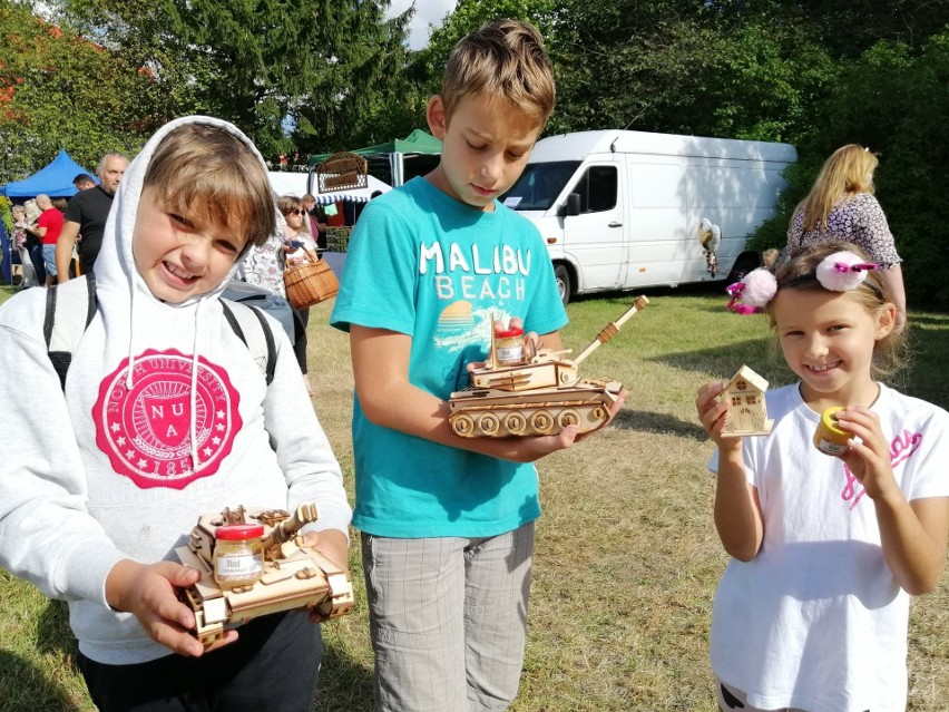 Międzynarodowy Dzień Ogórka w Kruszewie. Były degustacje, koncerty i konkurs w rzucie ogórkiem do beczki (zdjęcia)