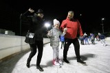 Wkładaj łyżwy na nogi! Lodowisko w Świdniku już działa. Zobacz zdjęcia